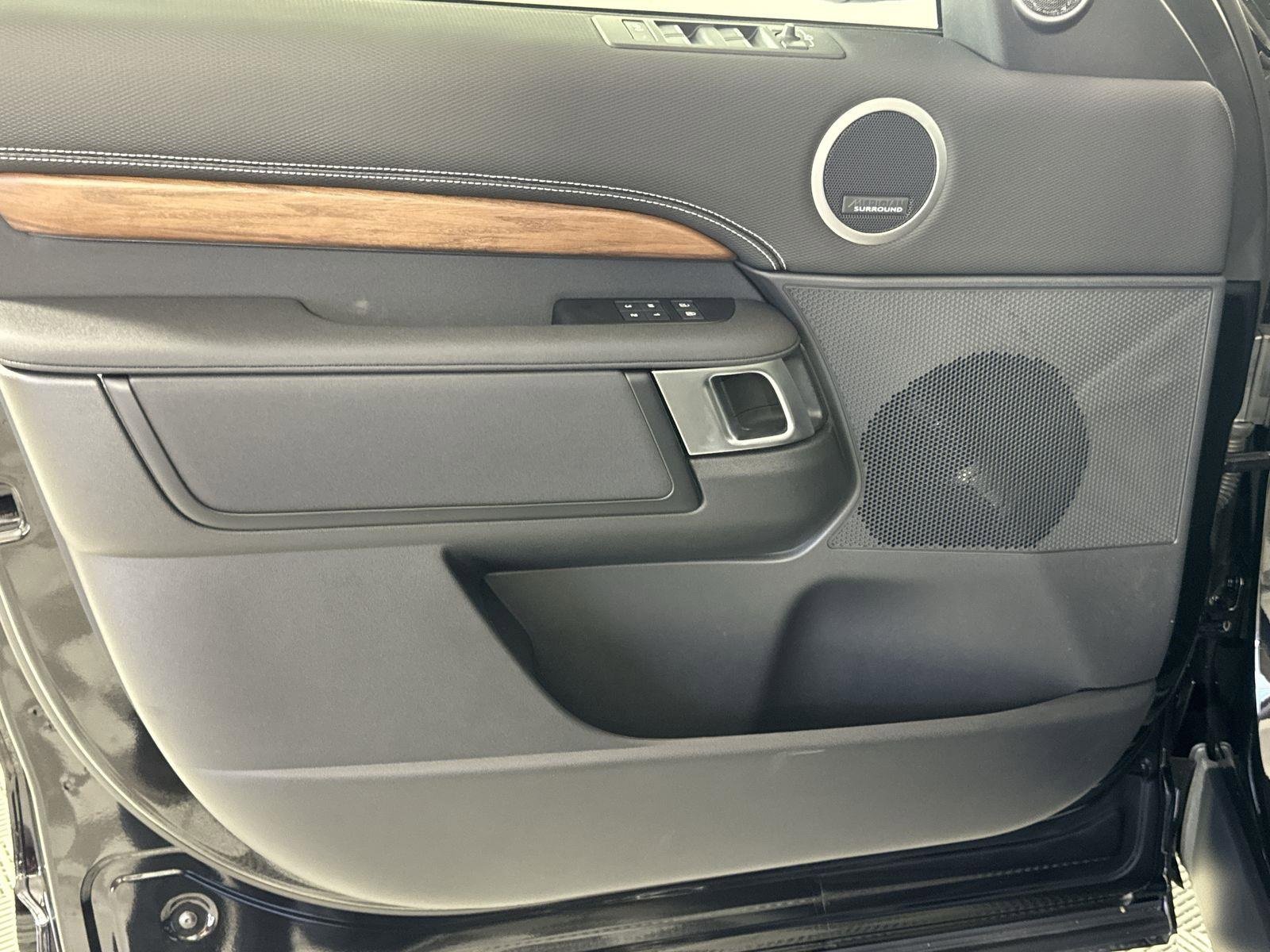 Certified 2025 Land Rover Discovery Dynamic SE image 23