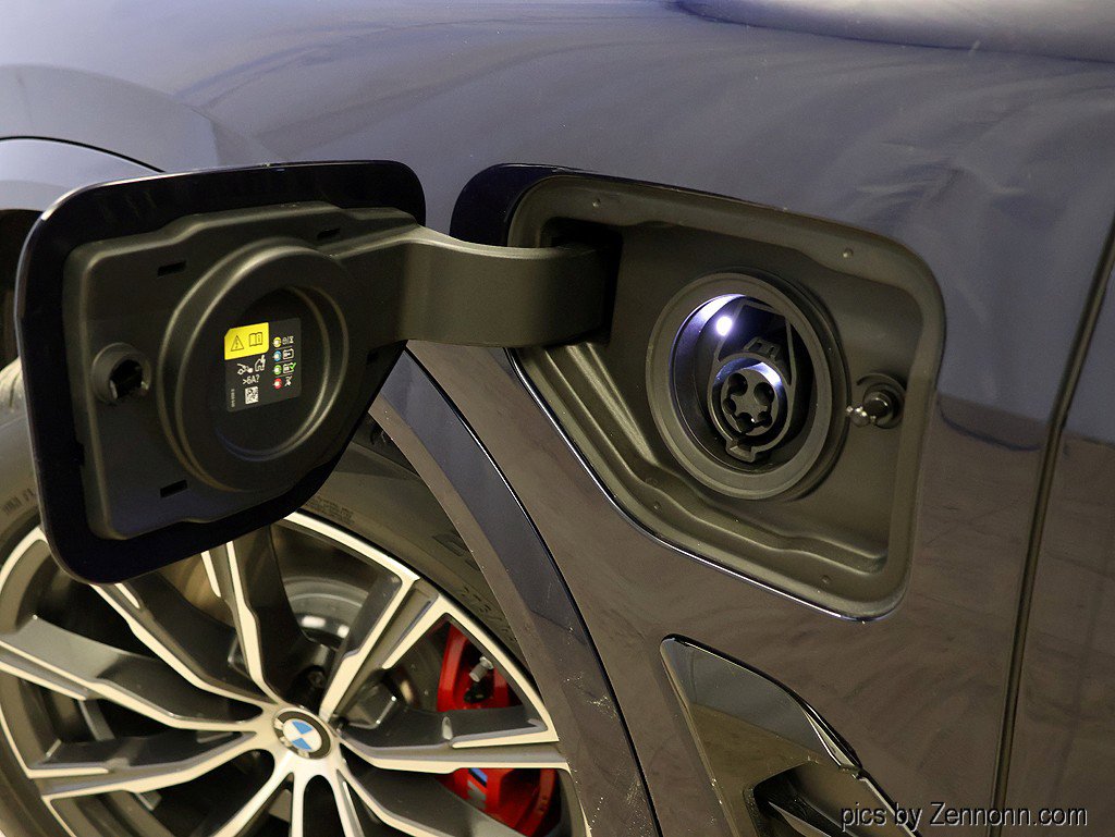 New 2026 BMW X5 xDrive50e w/ M Sport Package AWD/4WD image 10