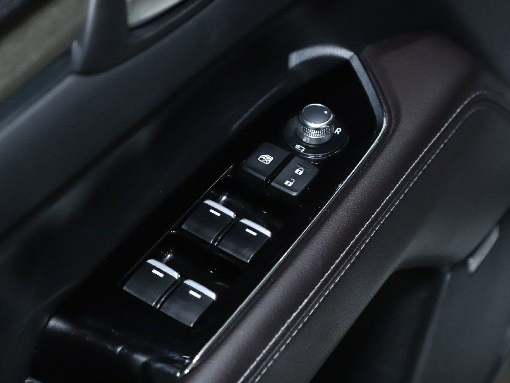 Used 2024 MAZDA CX-5 Signature image 16