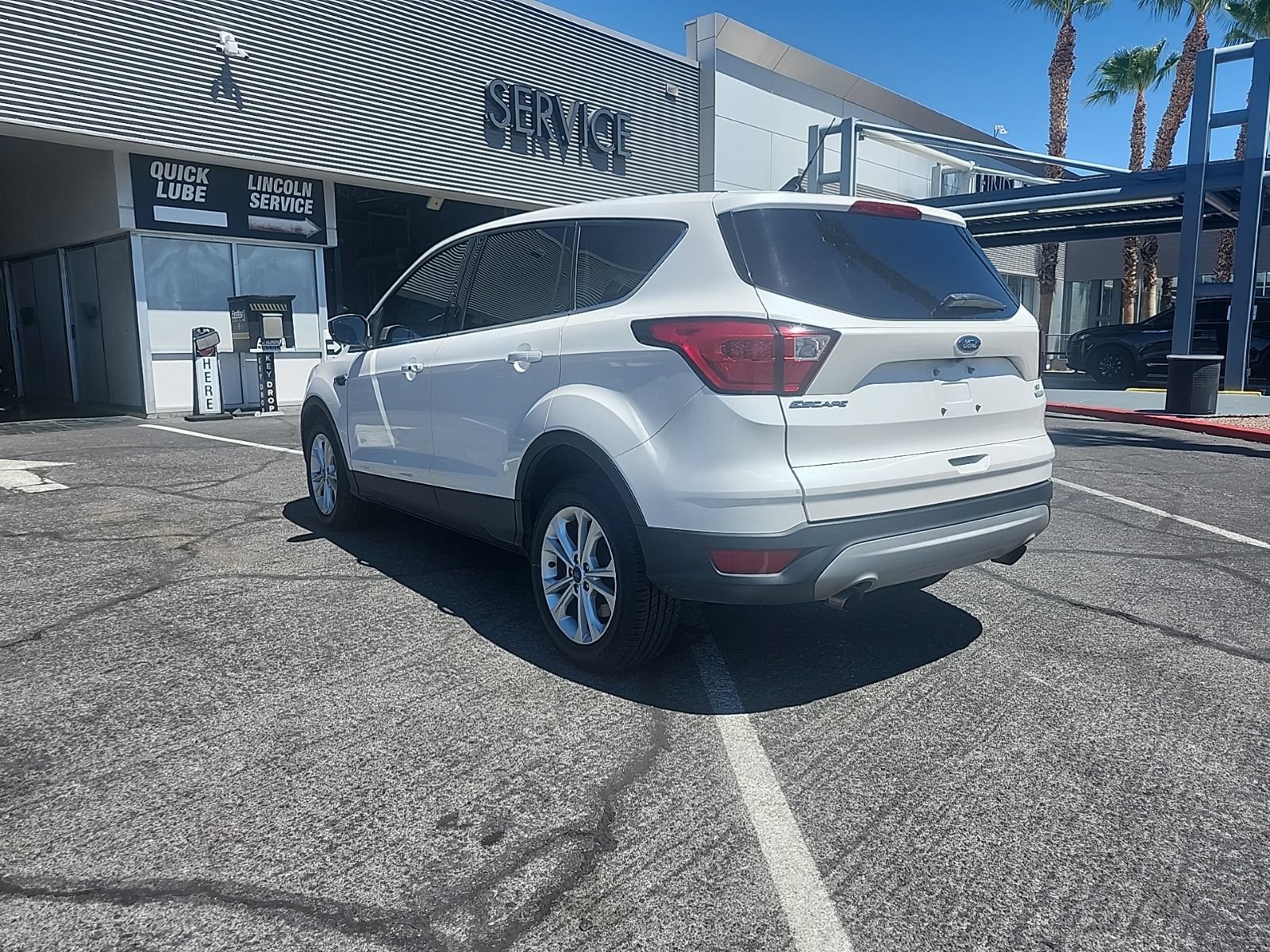 Used 2019 Ford Escape SE FWD image 4