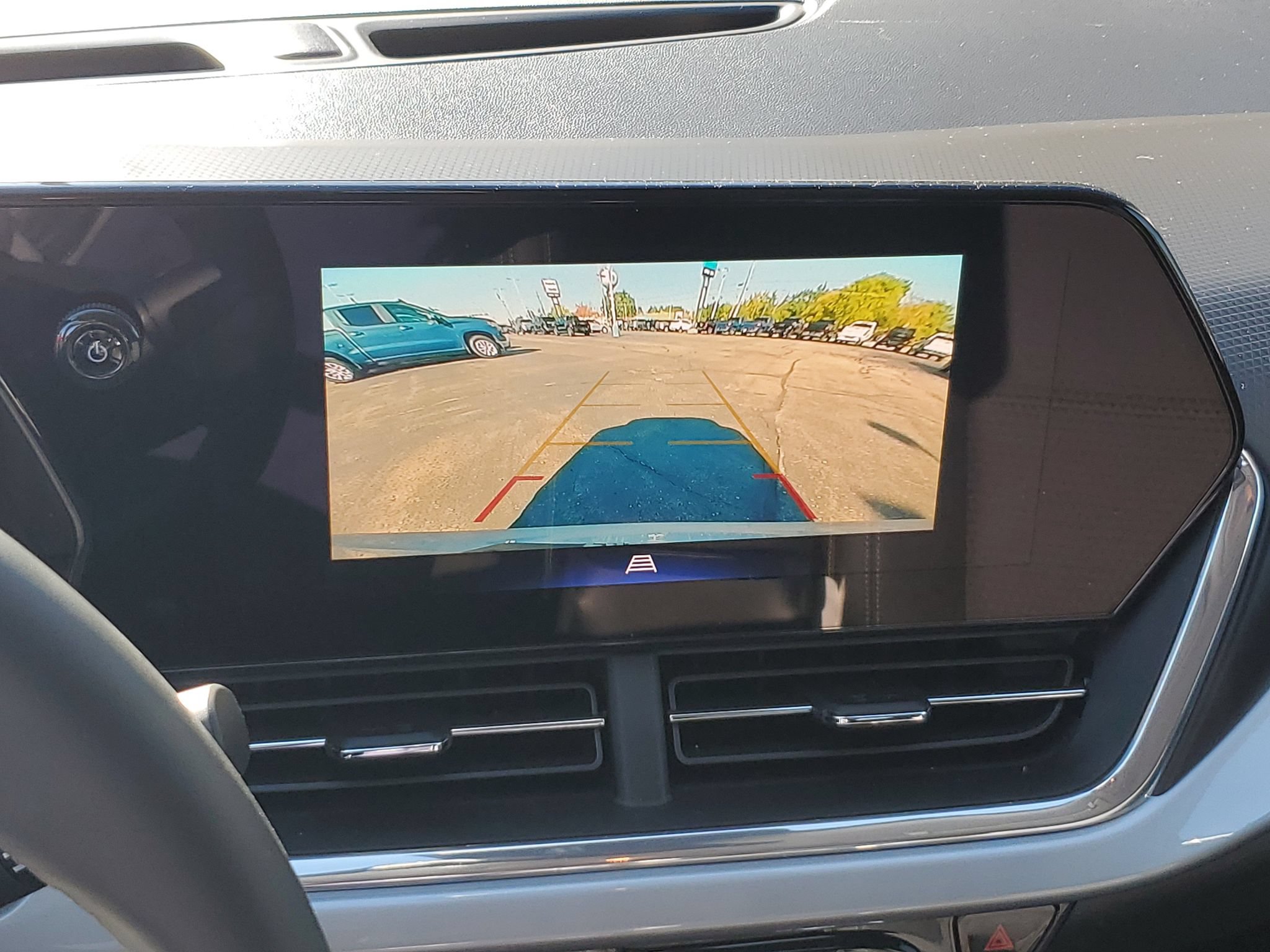 Used 2025 Chevrolet Trax LT FWD image 22