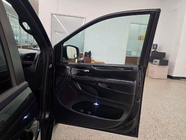 Used 2018 Dodge Grand Caravan SE FWD image 20