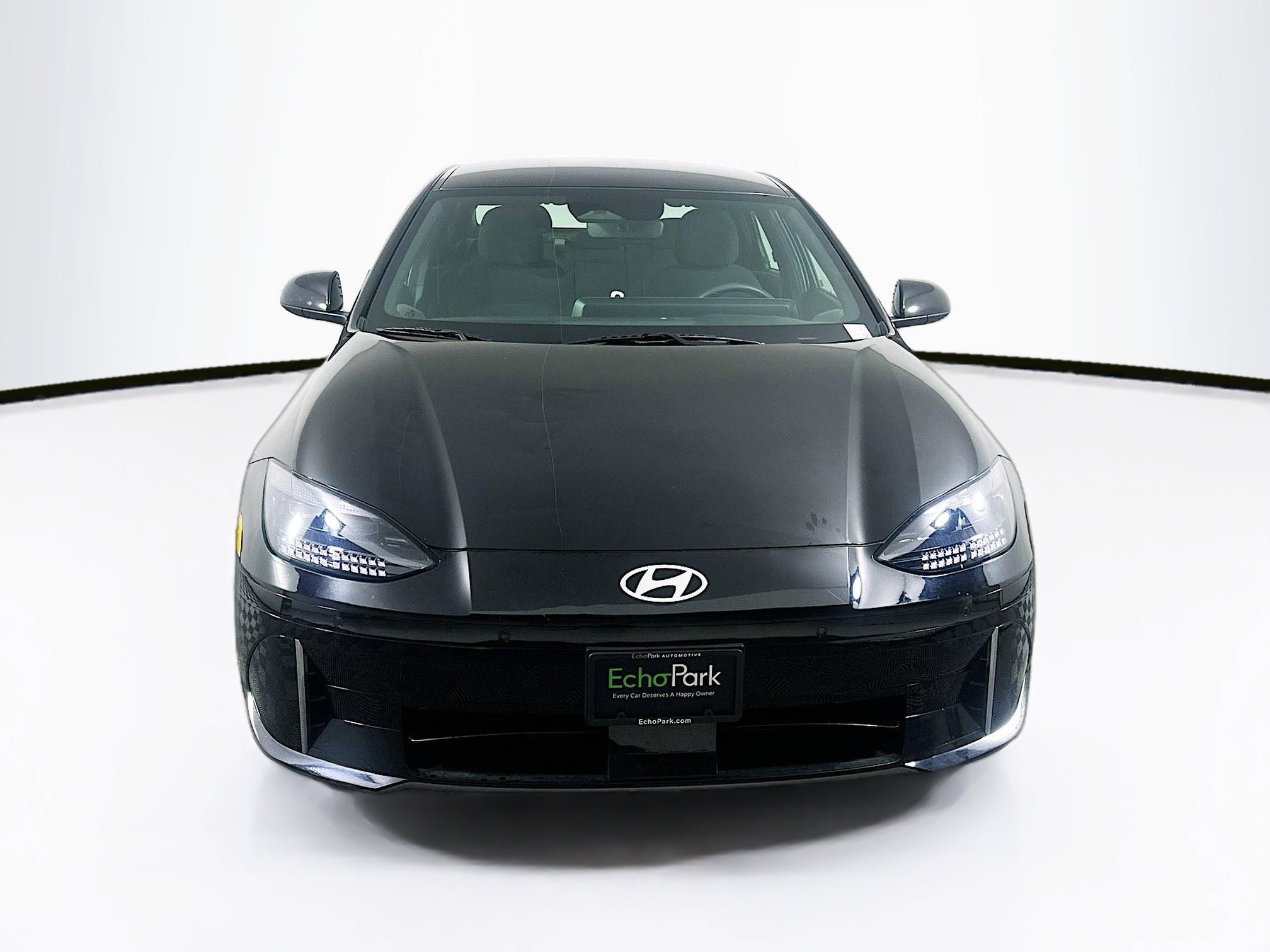 Used 2024 Hyundai Ioniq 6 SE RWD image 2