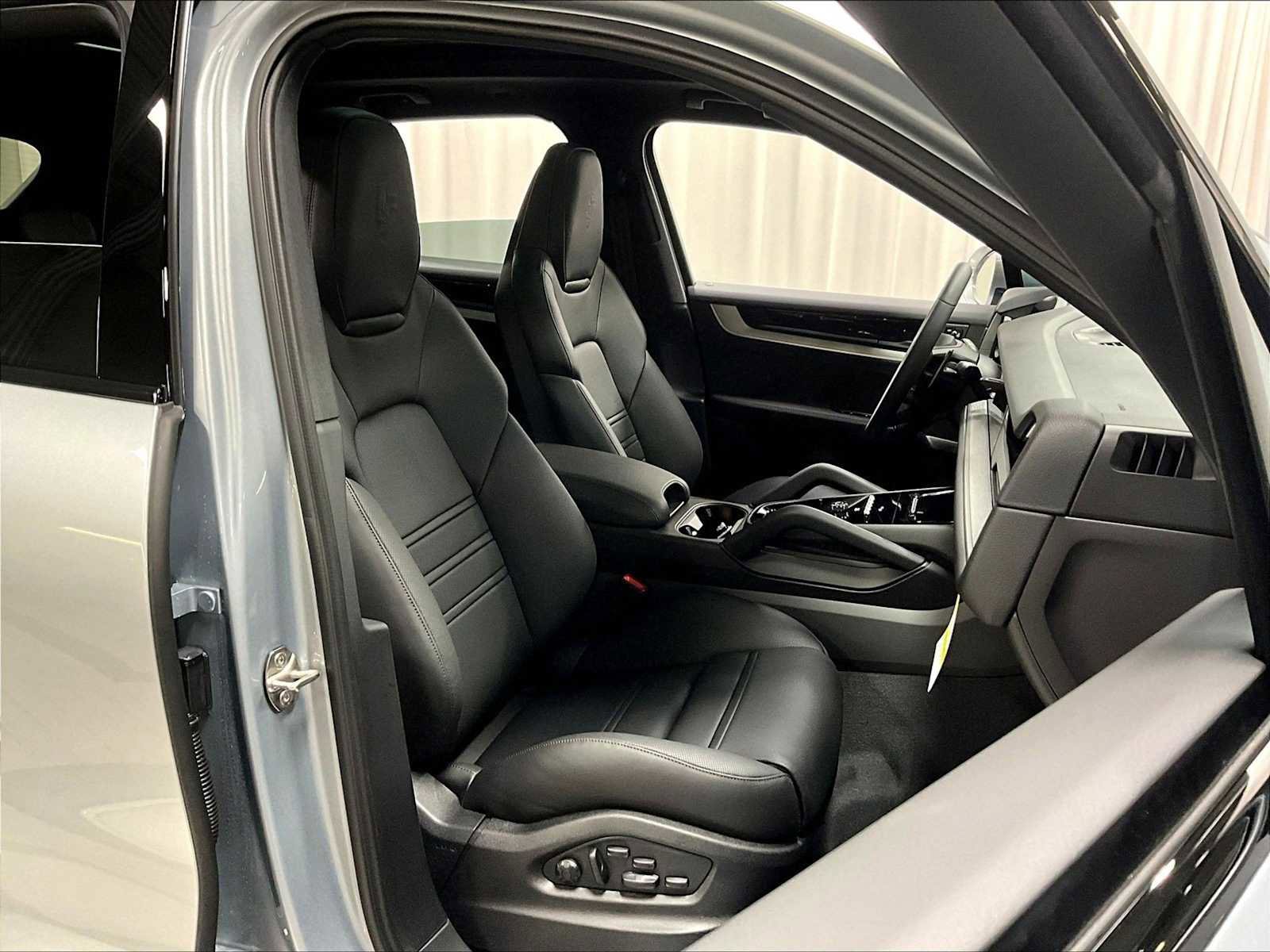 New 2026 Porsche Cayenne image 29