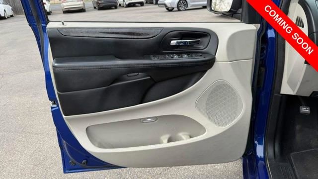 Used 2018 Dodge Grand Caravan SE w/ UConnect Hands-Free Group image 12