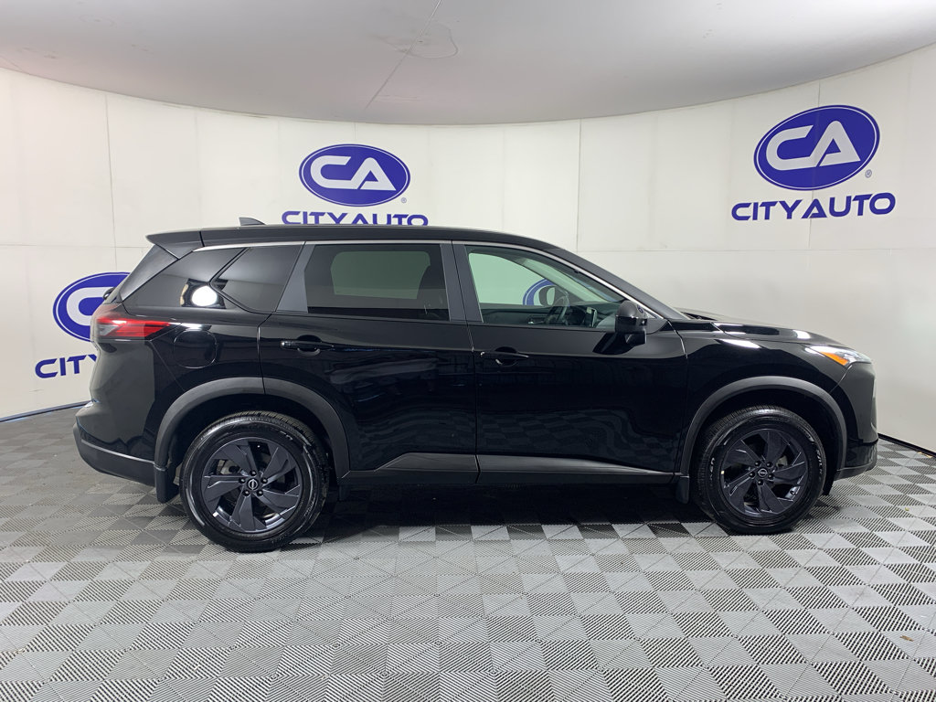 Used 2026 Nissan Rogue SV FWD image 2