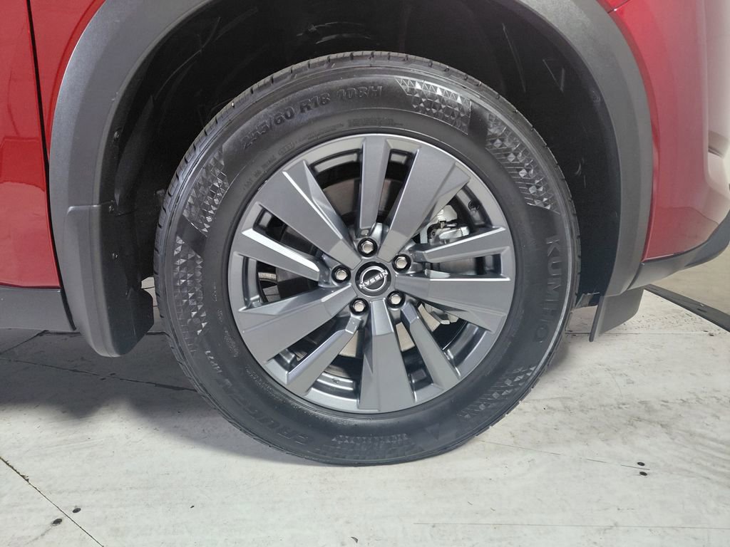 Used 2022 Nissan Pathfinder SV image 9