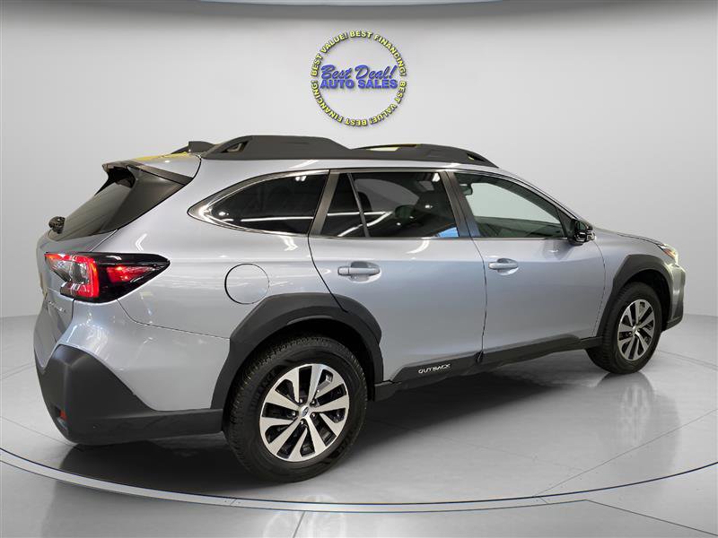 Used 2023 Subaru Outback Premium image 7