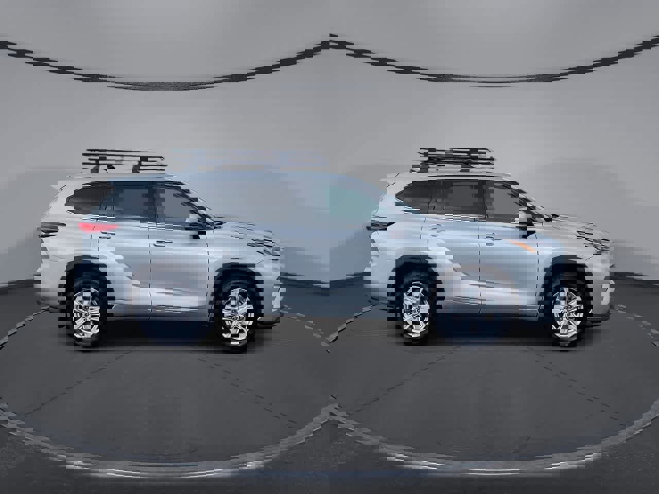 Used 2022 Toyota Highlander LE AWD/4WD image 2