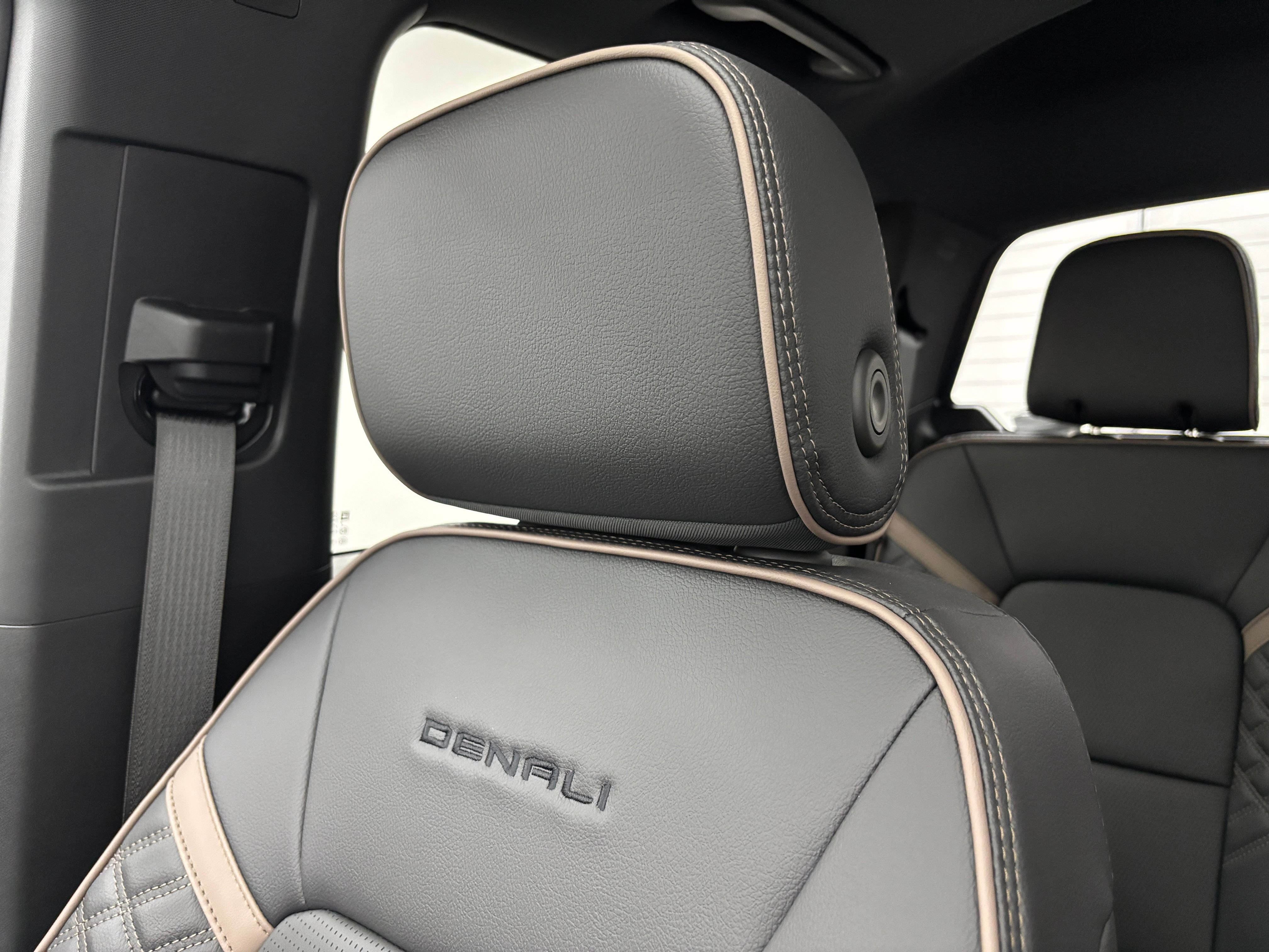 New 2026 GMC Canyon Denali w/ LPO, Black Badging Package AWD/4WD image 45