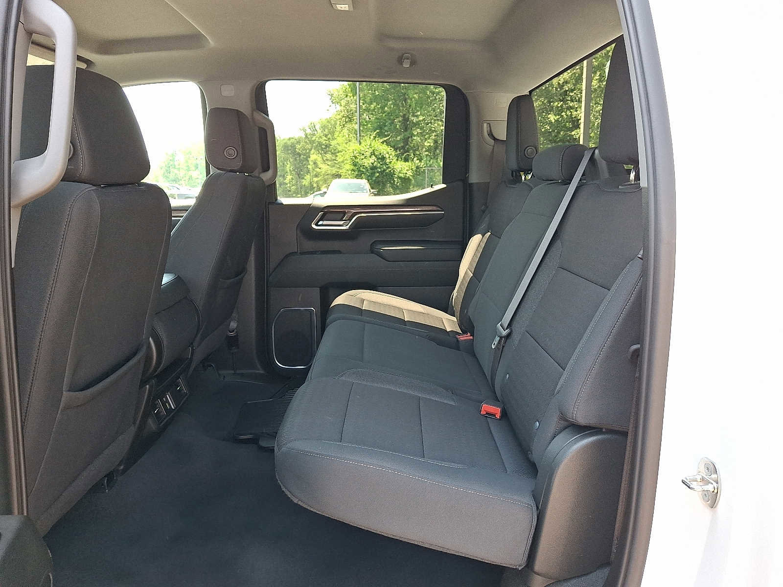 Used 2024 Chevrolet Silverado 1500 LT AWD/4WD image 11