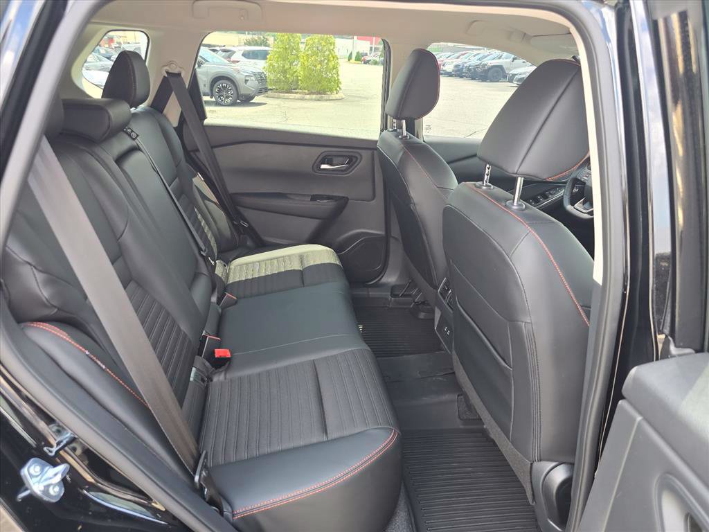 Used 2026 Nissan Rogue SV AWD/4WD image 13