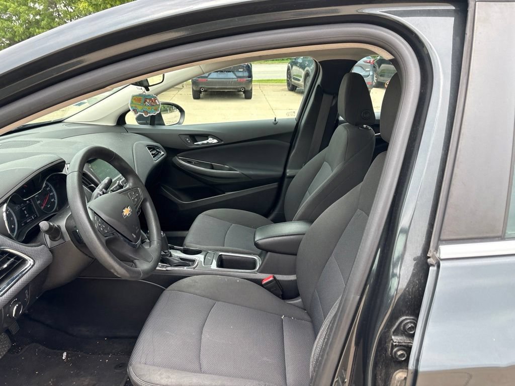Used 2018 Chevrolet Cruze LT FWD image 11