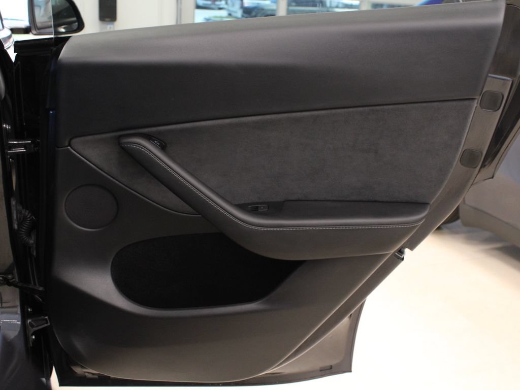 Used 2025 Tesla Model Y Long Range RWD image 24
