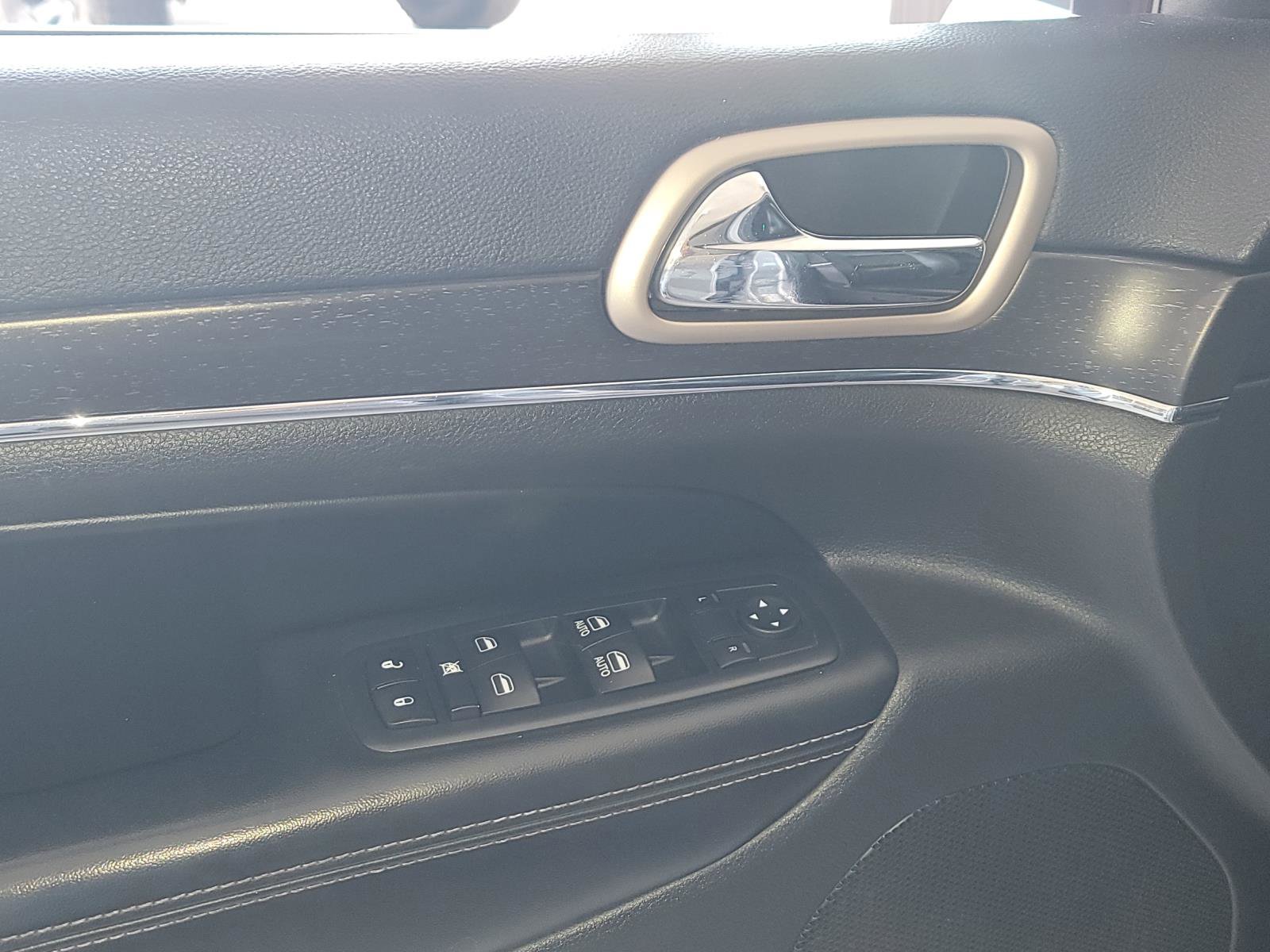 Used 2016 Jeep Grand Cherokee Limited image 7