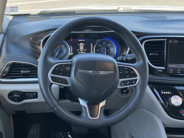 Used 2023 Chrysler Pacifica Limited image 7