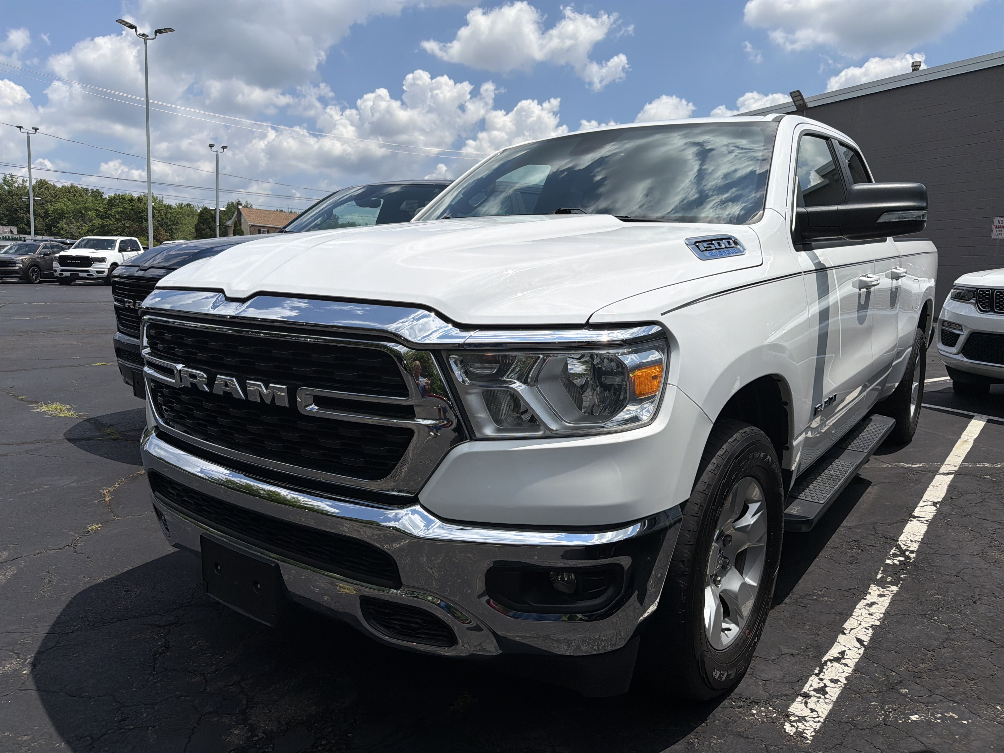 Used 2022 RAM 1500 Big Horn AWD/4WD image 3