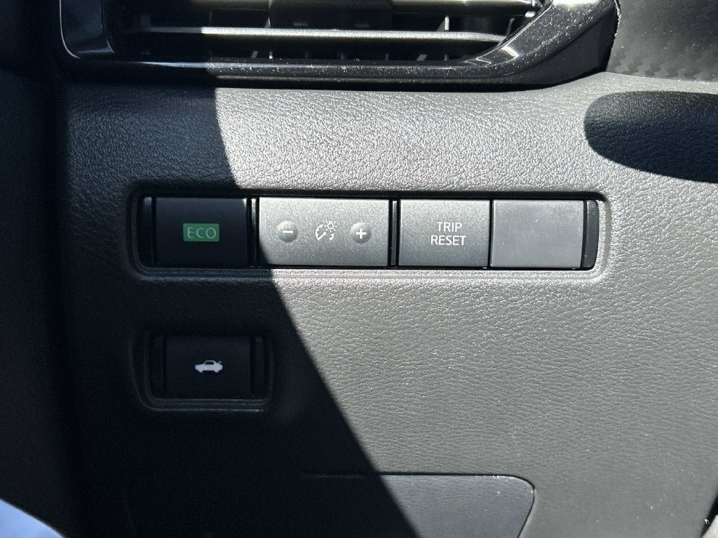Certified 2023 Nissan Sentra SR w/ SR Premium Package FWD image 18