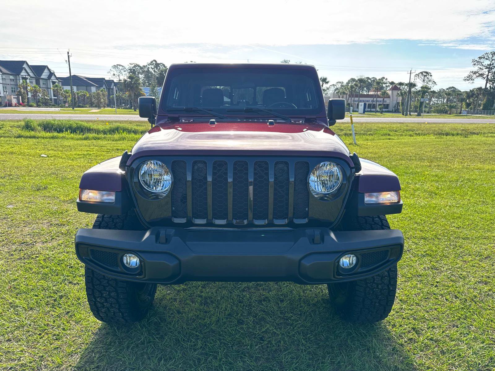 Certified 2022 Jeep Gladiator Overland AWD/4WD image 8