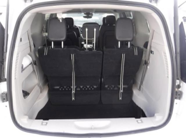 Used 2023 Chrysler Pacifica Touring-L image 12