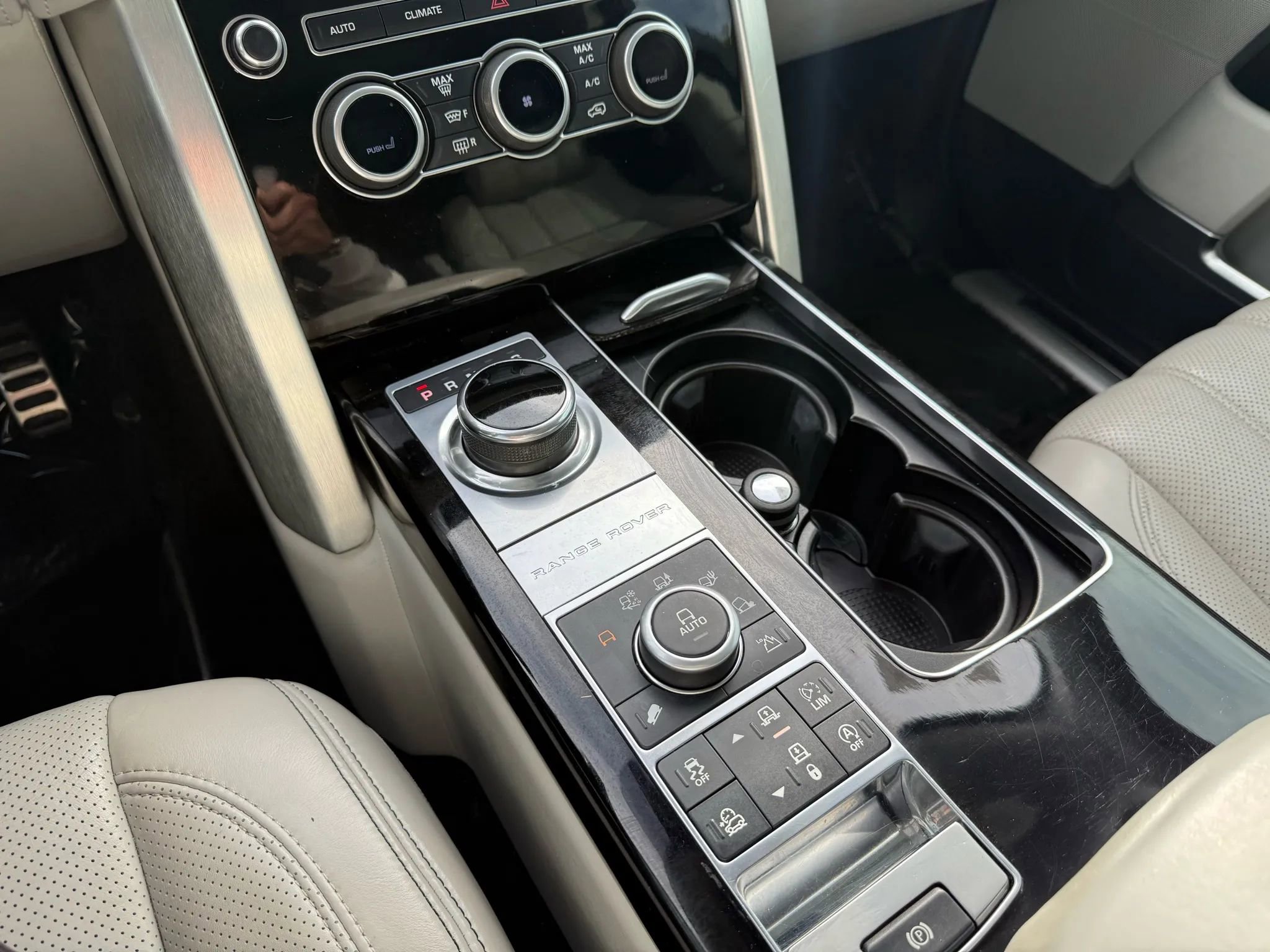 Used 2017 Land Rover Range Rover Long Wheelbase Autobiography image 18