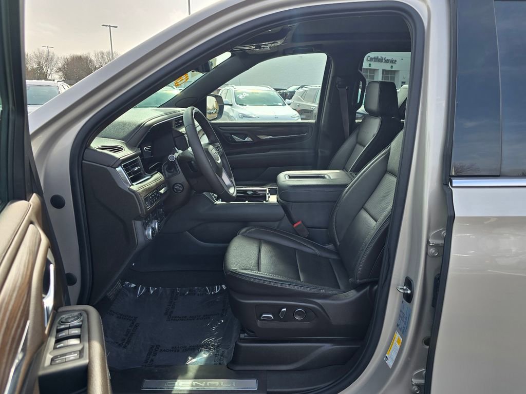 Certified 2023 GMC Yukon XL Denali w/ Denali Reserve Package image 17