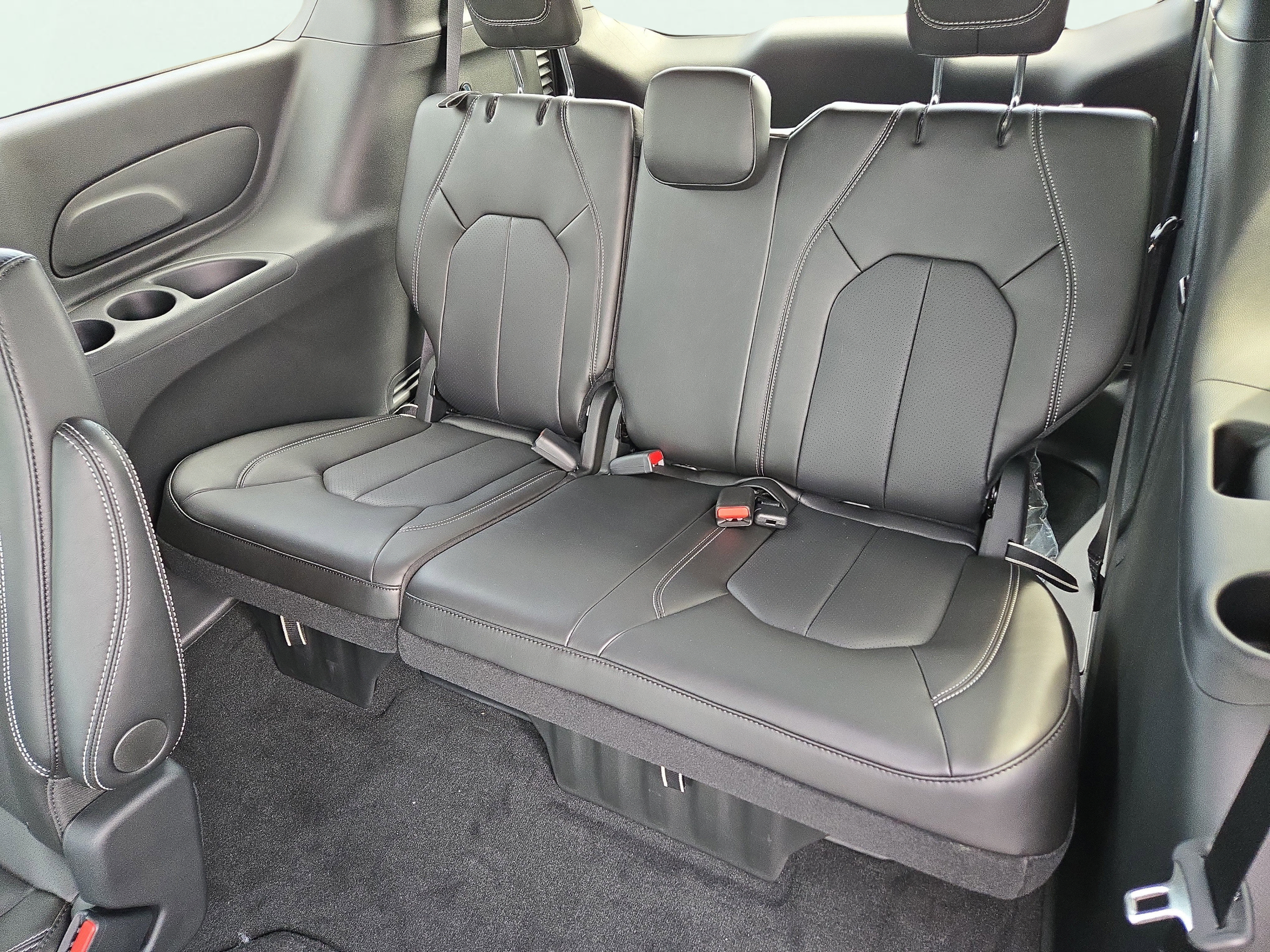 New 2026 Chrysler Pacifica Select FWD image 12