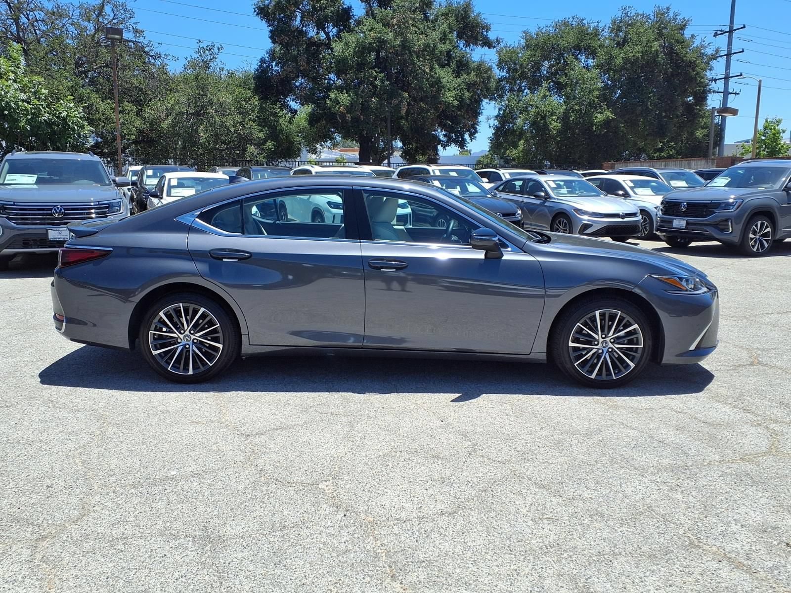 Used 2025 Lexus ES 300h w/ Premium Package FWD image 3