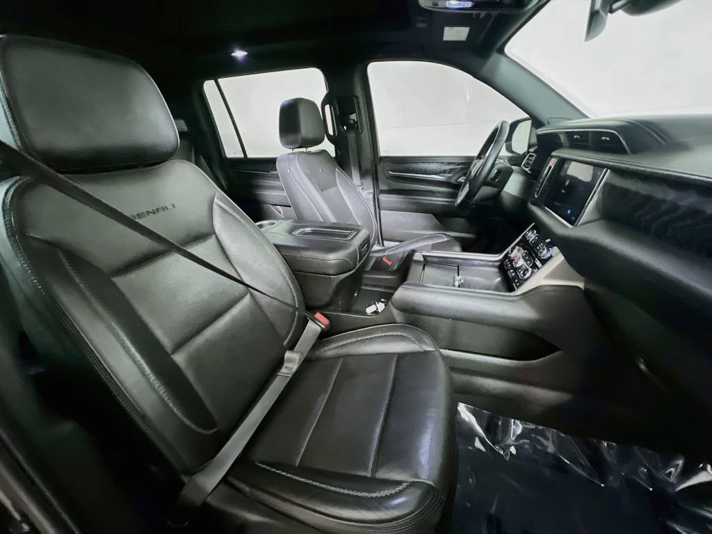Used 2023 GMC Yukon XL Denali AWD/4WD image 25