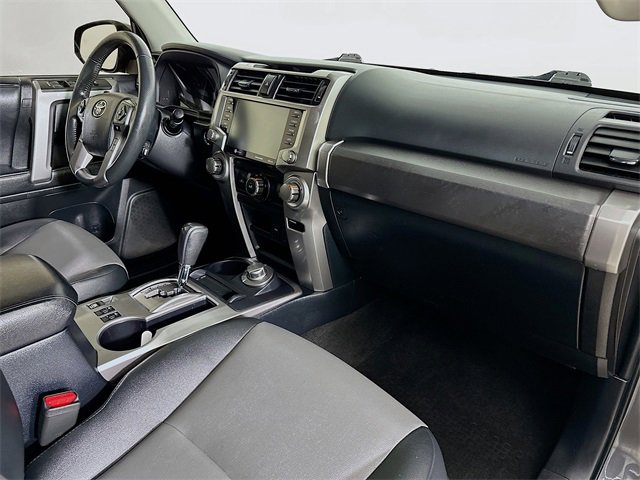 Used 2020 Toyota 4Runner SR5 Premium image 31