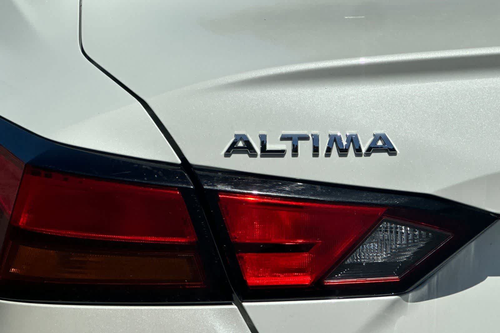 Certified 2022 Nissan Altima 2.5 SR FWD image 33