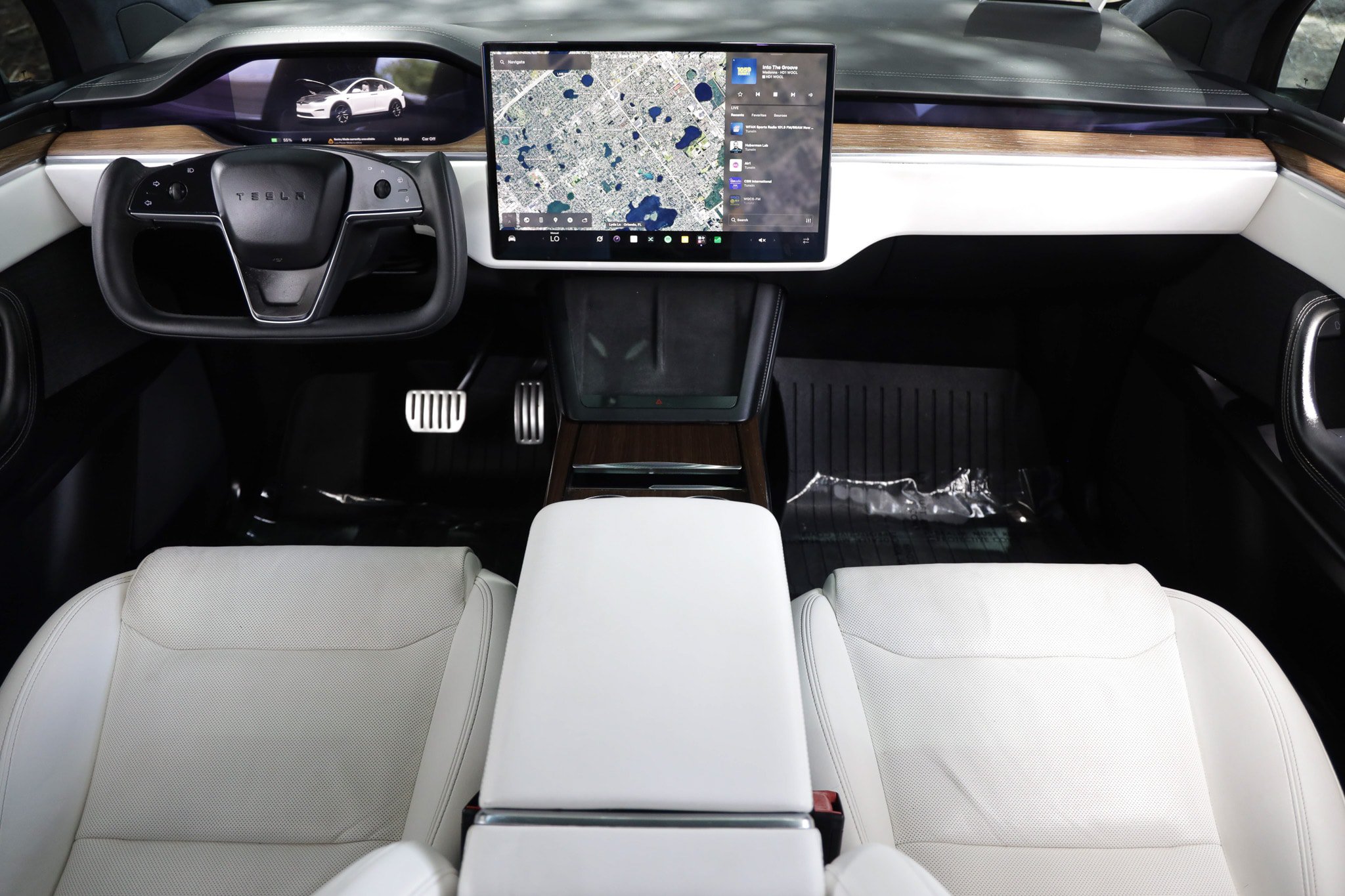 Used 2022 Tesla Model X AWD/4WD image 2