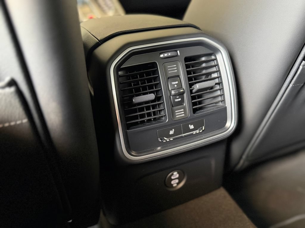 New 2026 Porsche Macan AWD/4WD image 30