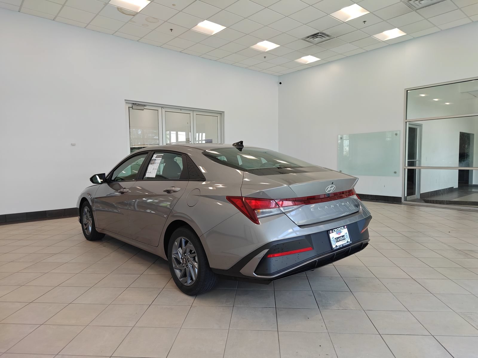 Used 2024 Hyundai Elantra SEL FWD image 5