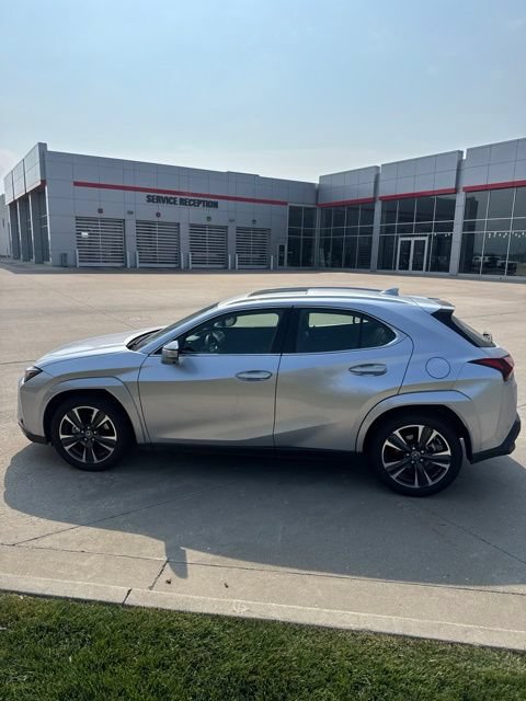 Used 2026 Lexus UX 300h AWD w/ Accessory Package (2T) image 7