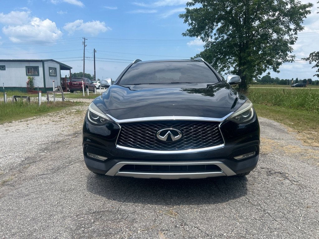 Used 2017 INFINITI QX30 Premium w/ Navigation Package AWD/4WD image 2