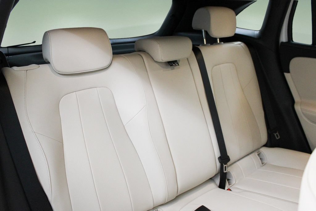 Used 2025 Mercedes-Benz GLA 250 4MATIC image 28