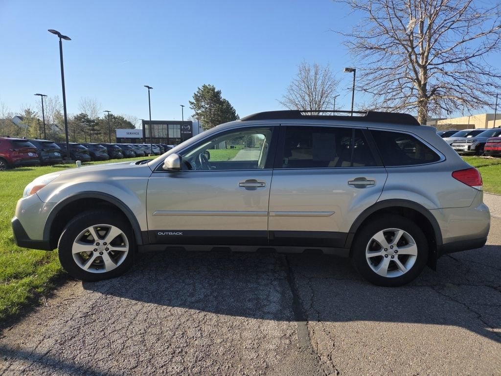 Used 2014 Subaru Outback 2.5i Premium w/ Moonroof Package AWD/4WD image 17