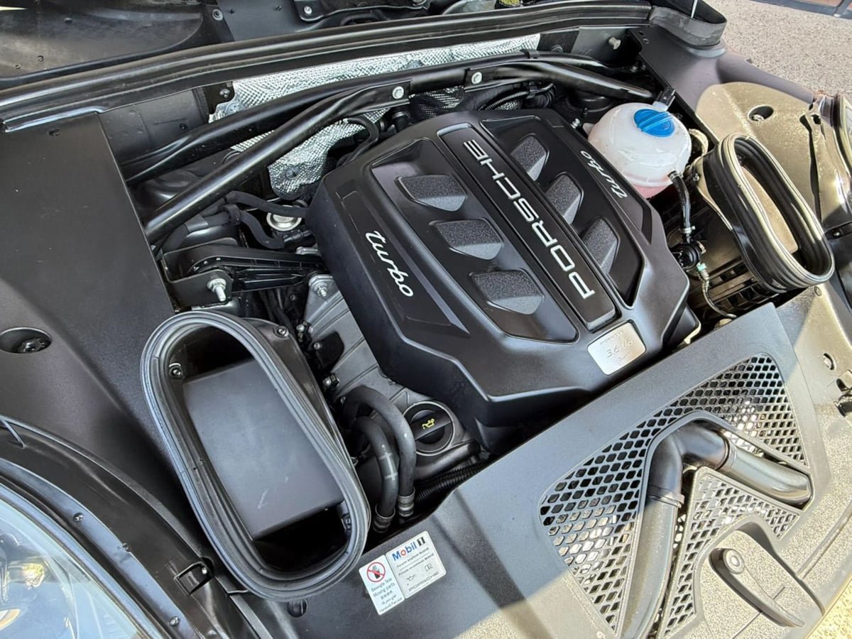 Used 2016 Porsche Macan Turbo AWD/4WD image 24