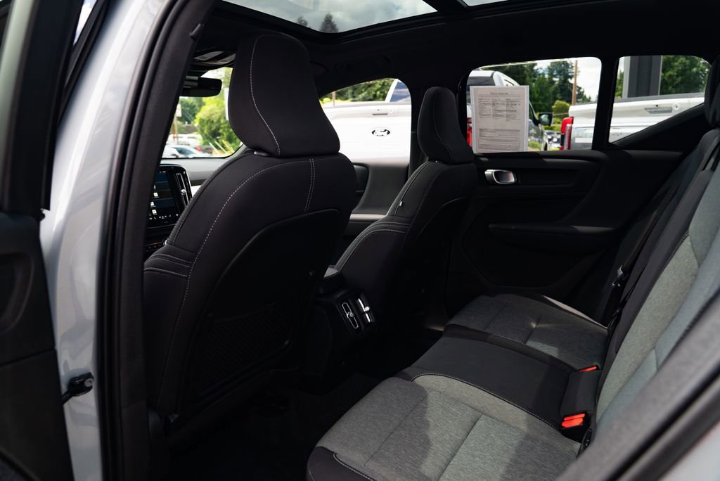 Used 2024 Volvo XC40 B5 Core AWD/4WD image 26