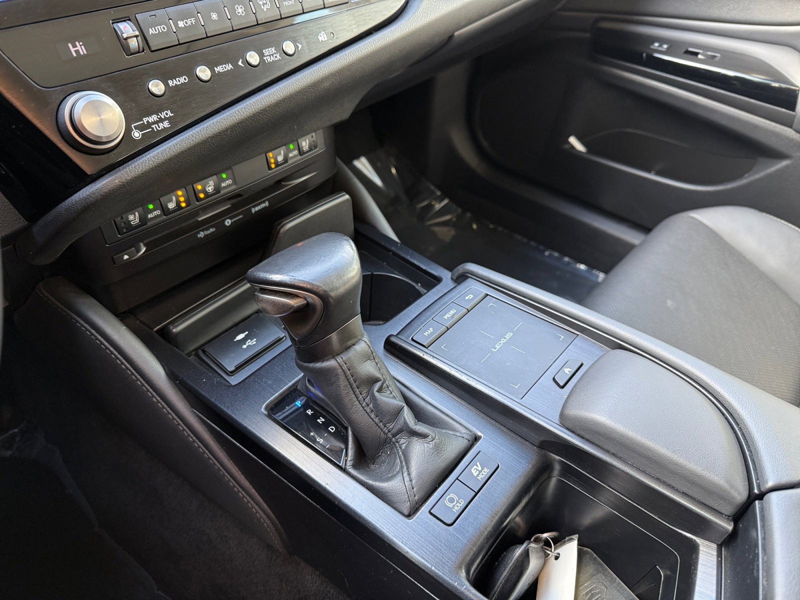 Used 2022 Lexus ES 300h w/ Premium Package image 13