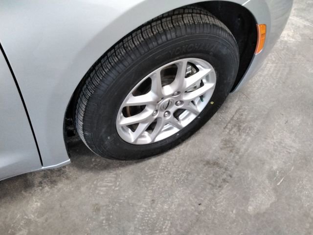 Used 2024 Chrysler Pacifica Touring-L image 17