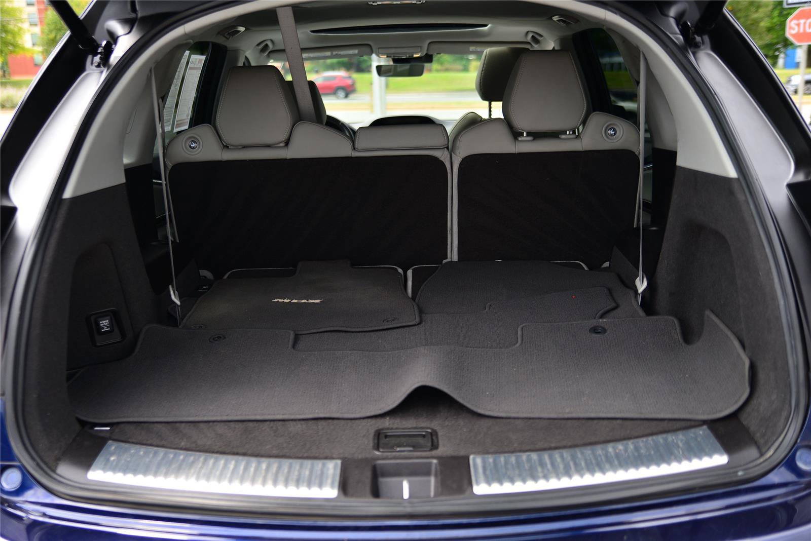 Used 2016 Acura MDX w/ Technology Package AWD/4WD image 19