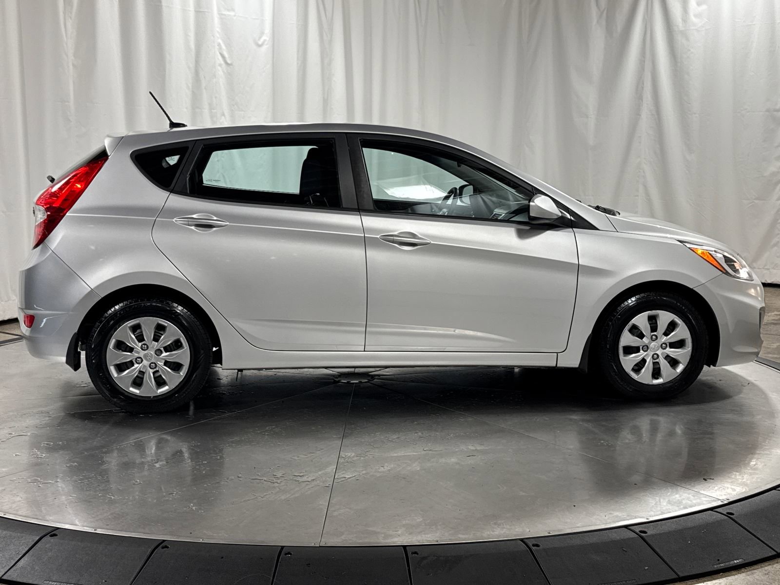 Used 2017 Hyundai Accent SE FWD image 6
