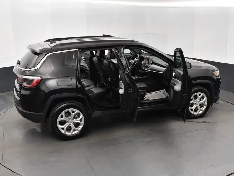 Used 2024 Jeep Compass Latitude AWD/4WD image 6