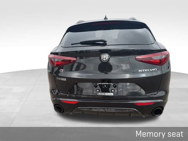 Used 2022 Alfa Romeo Stelvio Veloce image 14