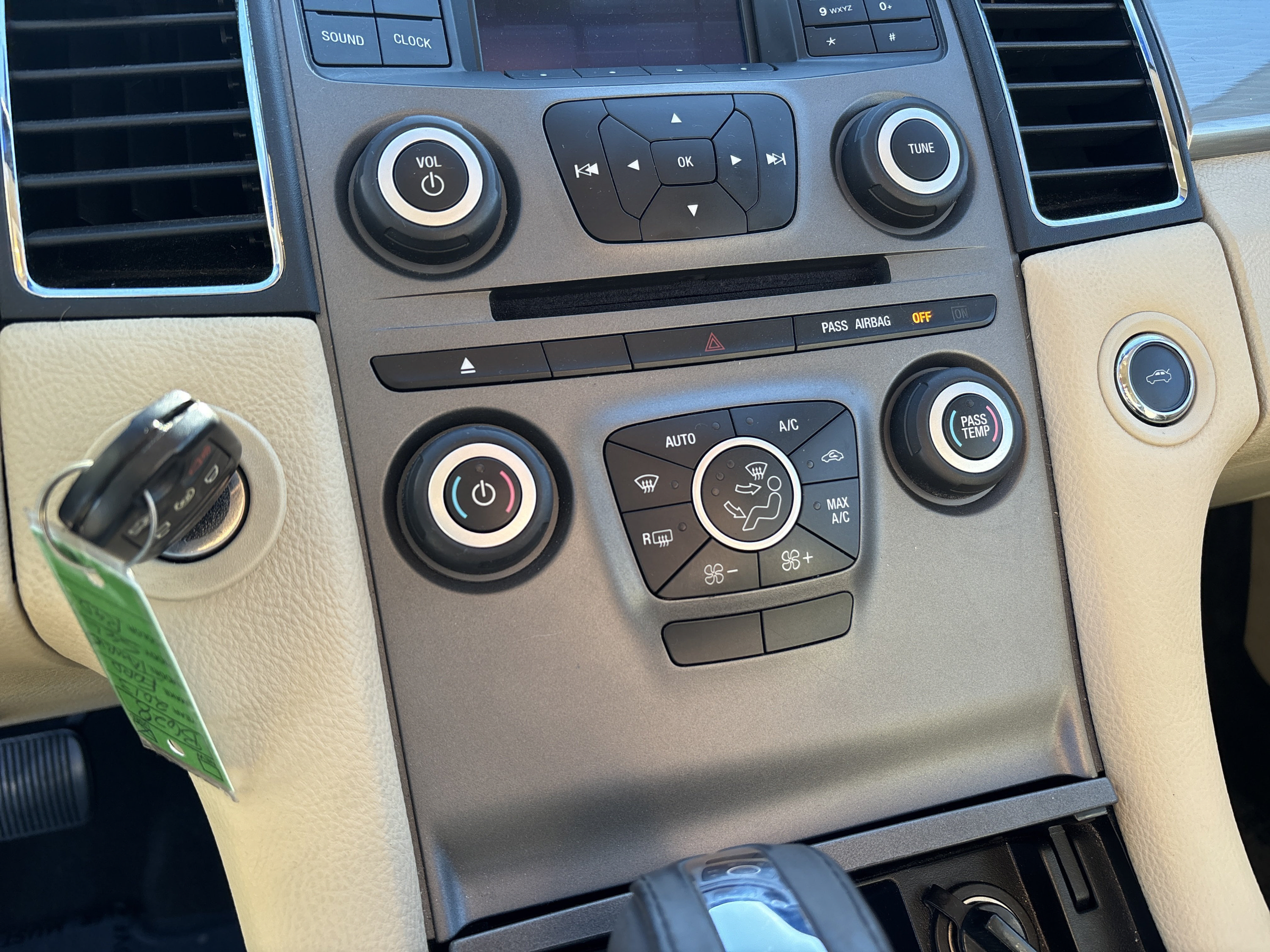 Used 2013 Ford Taurus SEL FWD image 15