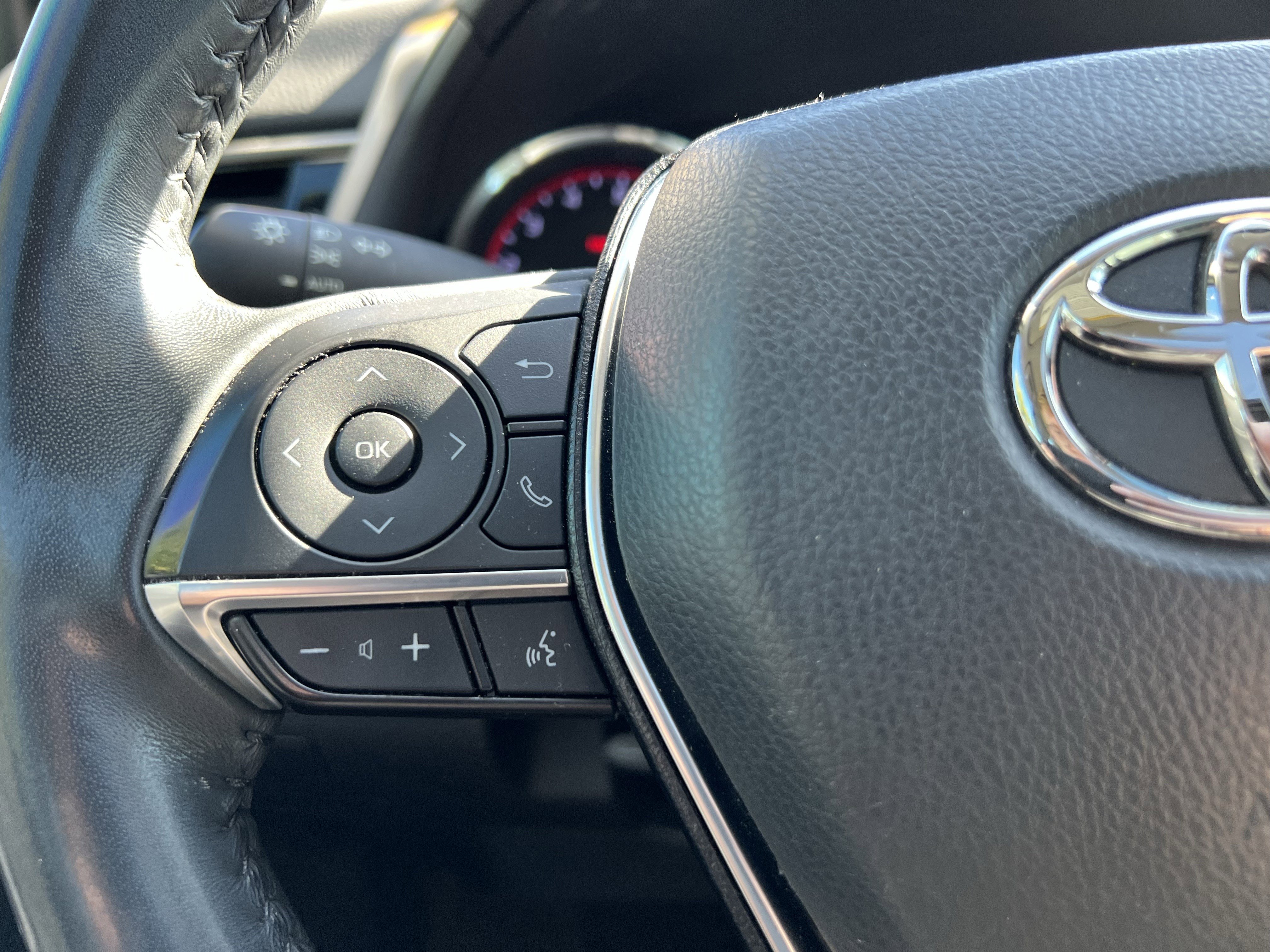 Used 2020 Toyota Camry XSE image 19