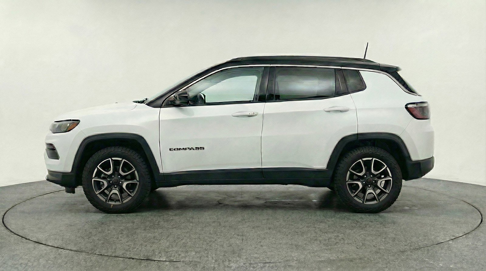 Used 2025 Jeep Compass Trailhawk w/ Trailer Tow Group AWD/4WD image 5