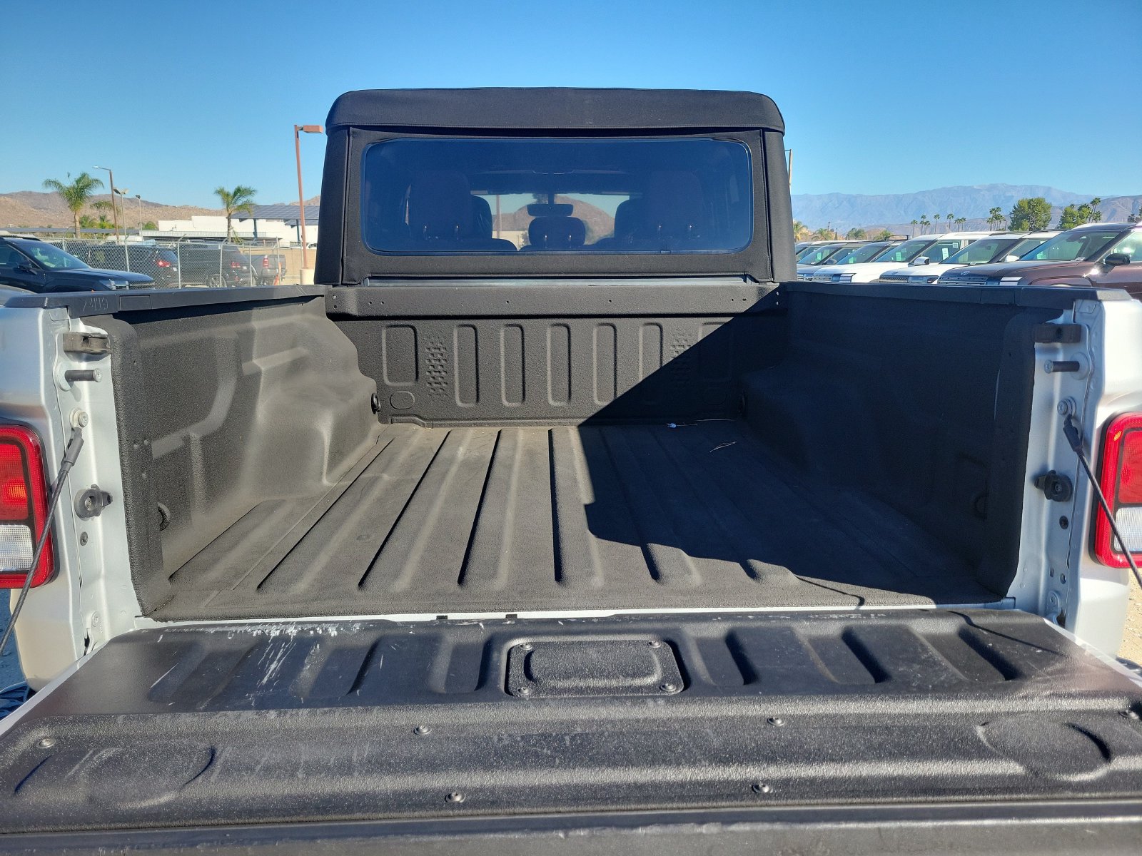 Used 2023 Jeep Gladiator Rubicon w/ Trailer Tow Package AWD/4WD image 28